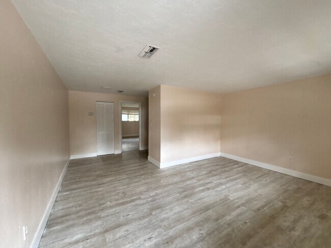 Primary Photo - 6107 SW 11th Pl