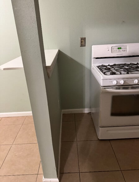 Building Photo - 3031 Mistletoe St