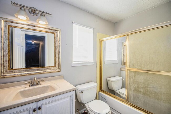 Building Photo - 22807 Canyon Lake Dr