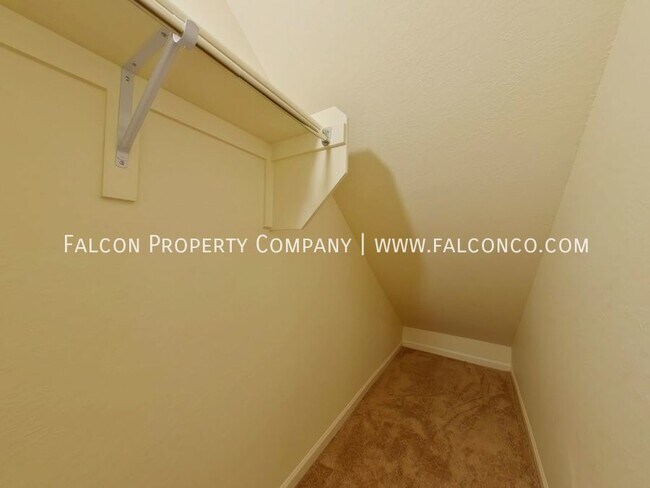 Building Photo - Extraordinary Townhome in Victory Ridge! -...