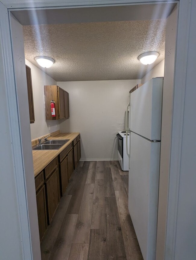 Building Photo - Upstairs 2 Bedroom Apartment - Remodeled May 2023