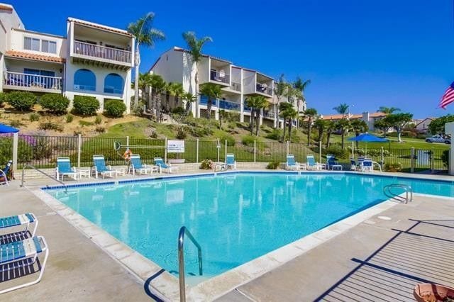 Community amenties...pool, spa, sauna and club house - 916 Caminito Estrada