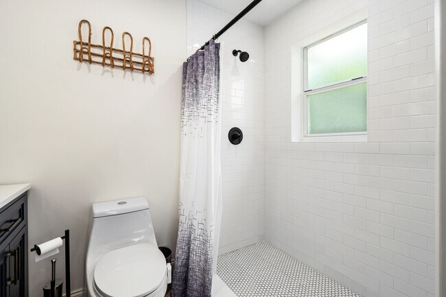 Building Photo - 94 Ivanhoe Dr