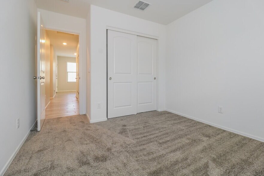 Building Photo - 25773 W Euclid Ave