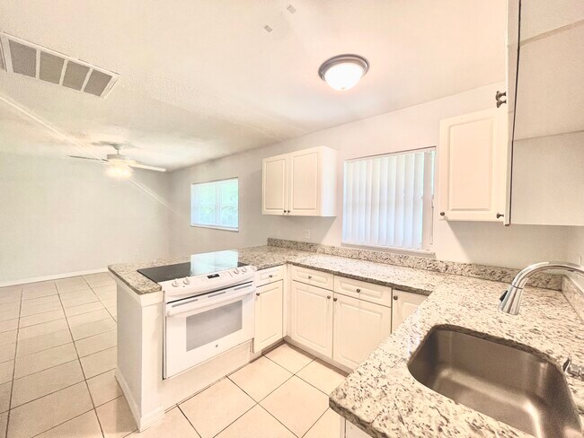 Building Photo - 1813 Grimke Ave