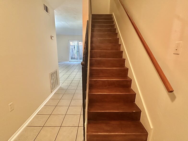 Building Photo - 2116 Manson Ave