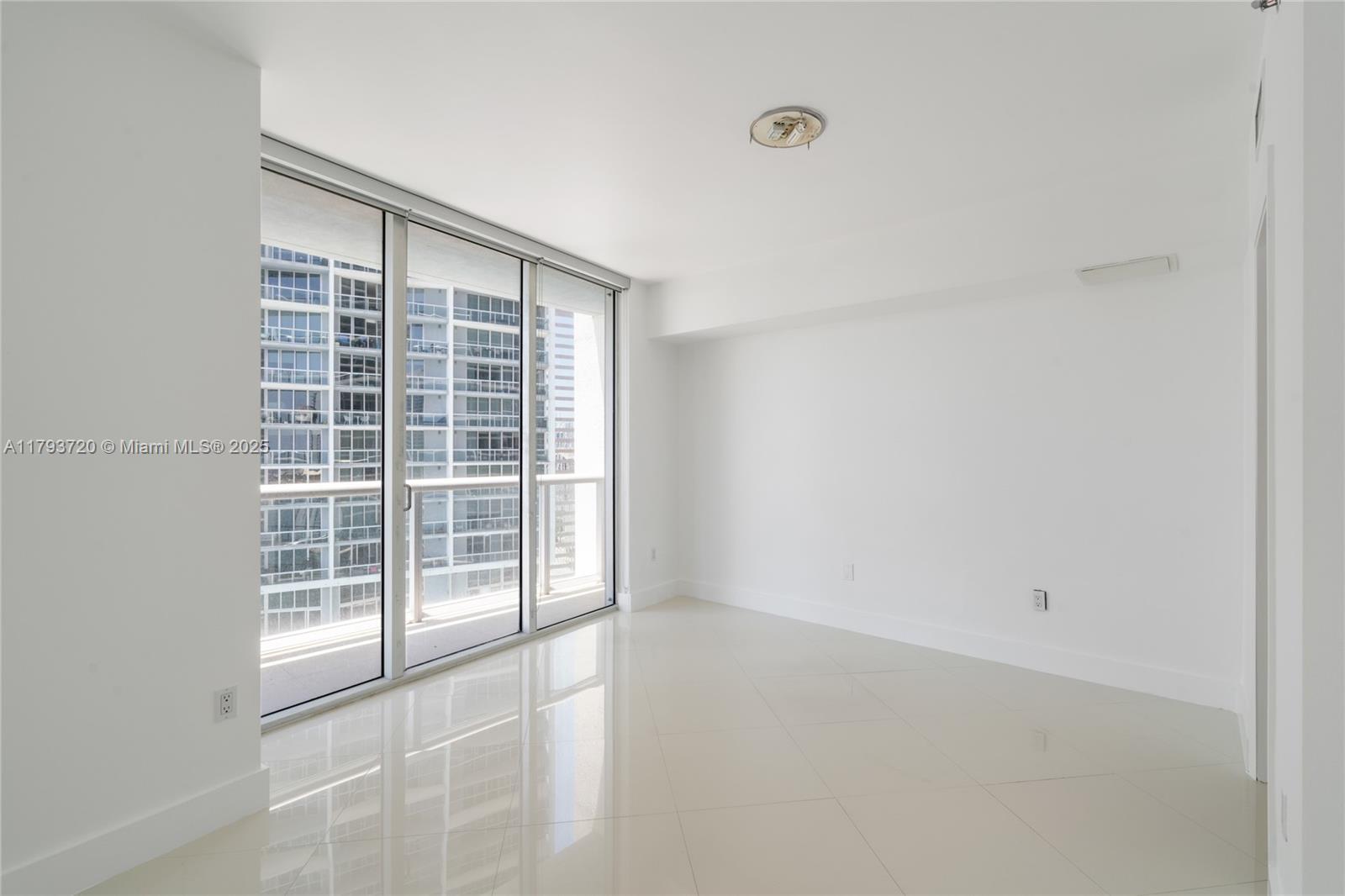 Building Photo - 475 Brickell Ave