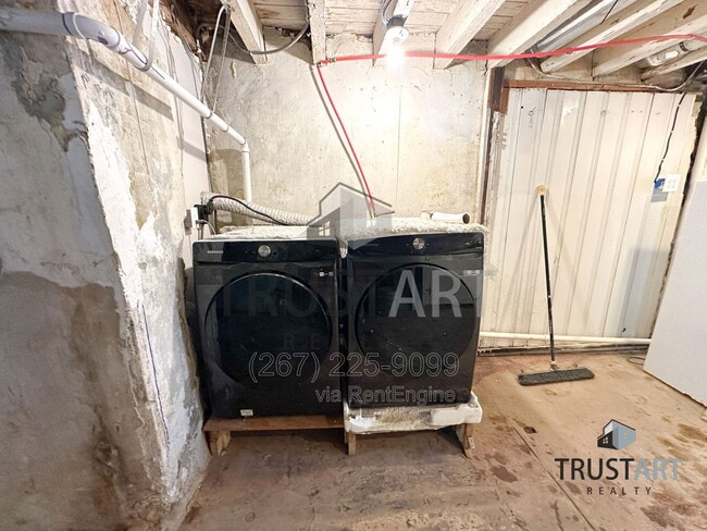 Building Photo - 805 Lindley Ave