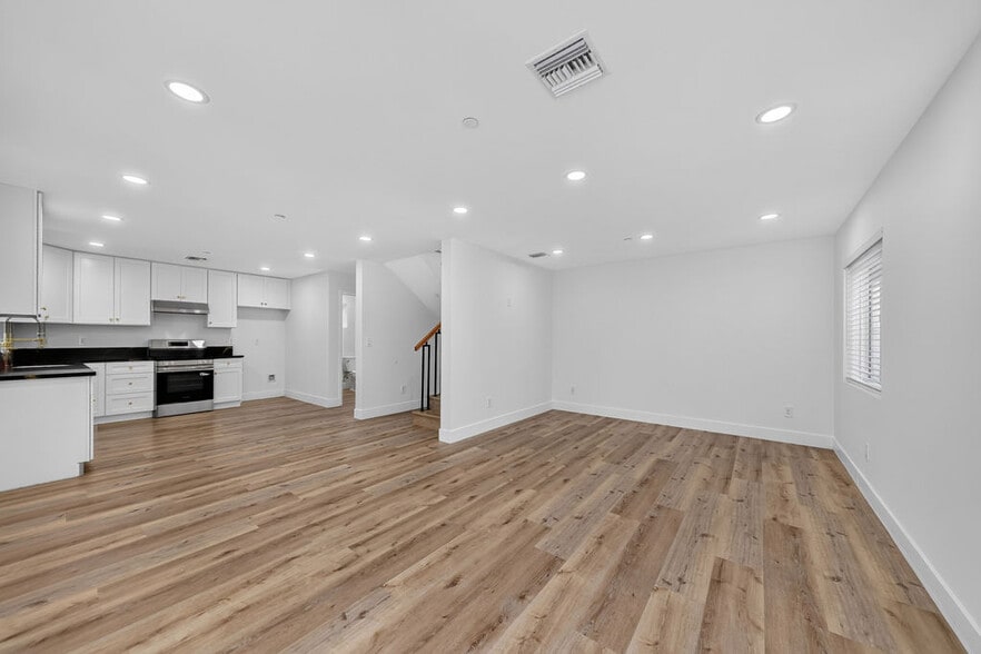 Building Photo - 9614 Bartee Ave