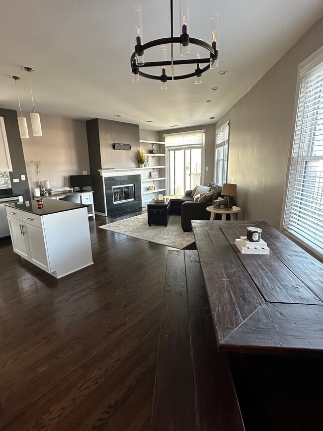 Building Photo - 750 N Willard Ct