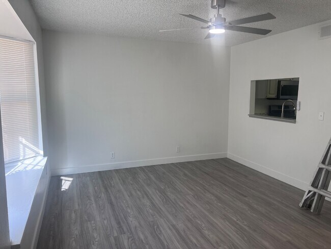 Building Photo - 870 Flagstone Way
