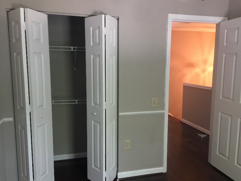 Building Photo - 43 Windbluff Ct