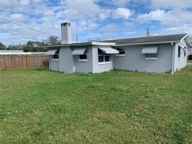 Building Photo - 2215 Pamela Dr