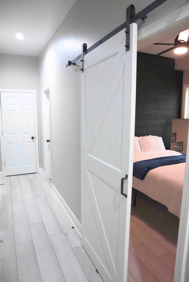 Building Photo - 1927 Louisiana Ave