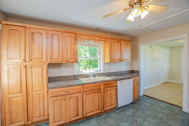 Building Photo - 3963 Oakleys Ln