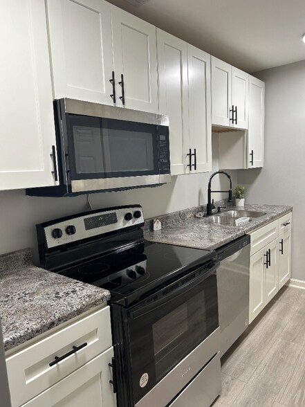 Building Photo - 807 Pine St