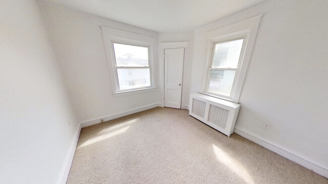 Building Photo - 925 Anderson Ave