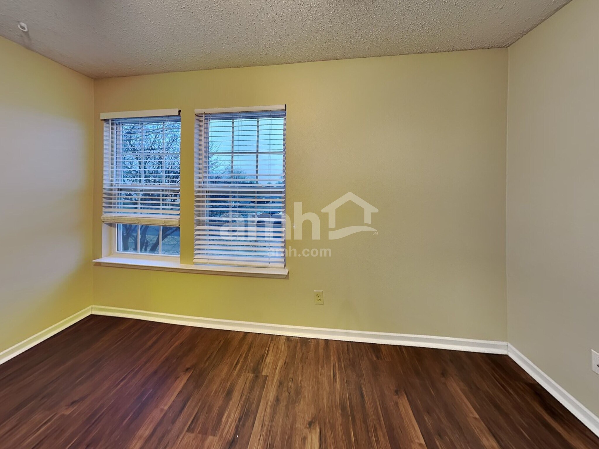 Building Photo - 6503 W Philadelphia Dr