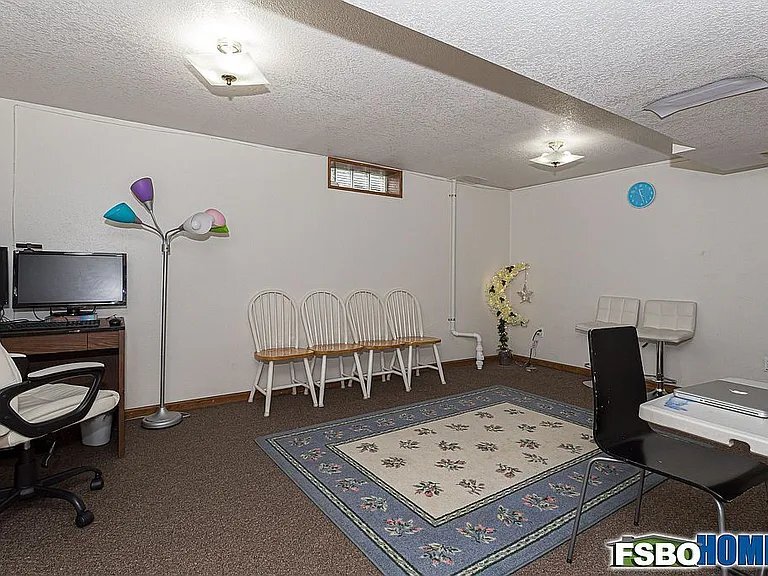 Building Photo - 2615 Hawthorne Dr