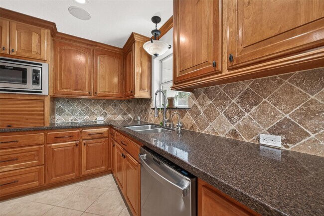 Building Photo - 903 Sugarfield Ct