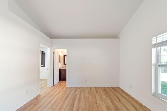 Building Photo - 24407 Rolling View Ct