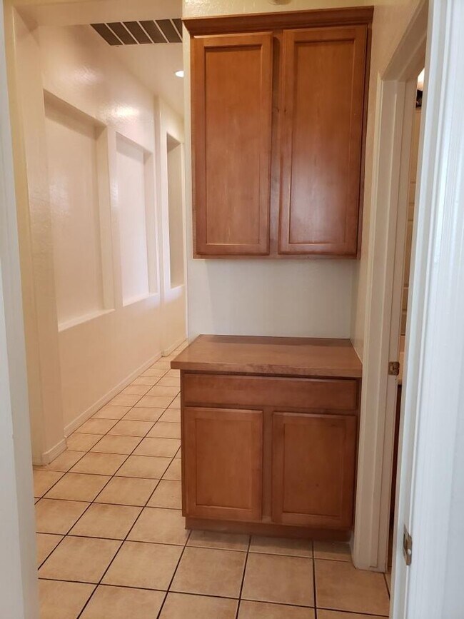 Building Photo - 760 E Indian Wells Pl