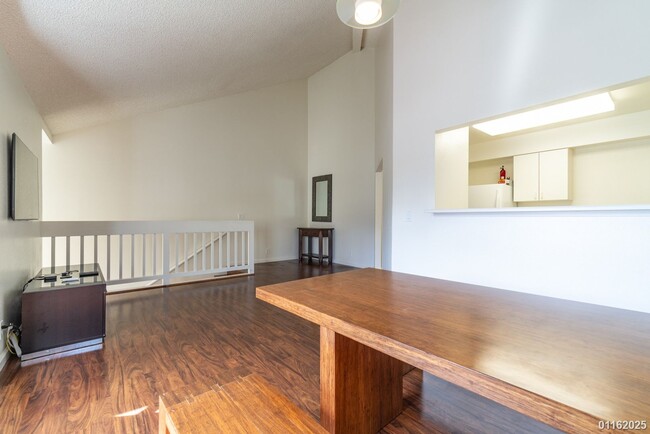 Building Photo - MOVE IN READY 2BR/1BA/2PKG IN MILILANI MAU...