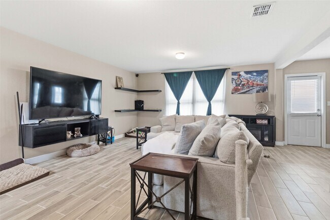 Building Photo - 12045 Silver Lining