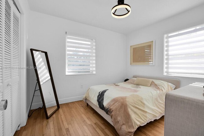 Building Photo - 7910 SW 55th Ave