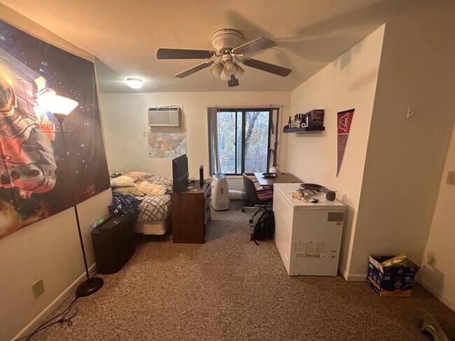 Building Photo - 134 E Johnson St