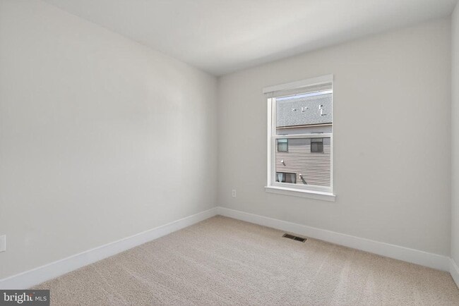 Building Photo - 5225 Manor Park Dr
