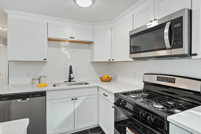 Building Photo - 13 Genetti St