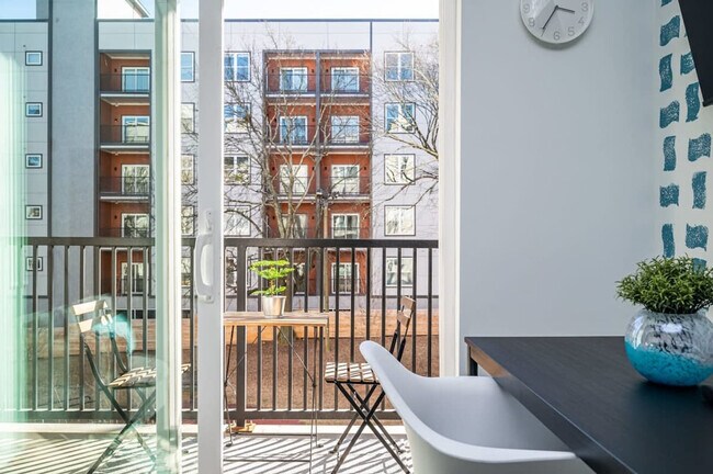 Building Photo - 542 Boulevard NE