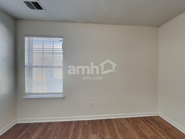 Building Photo - 4669 Liberty Square Dr