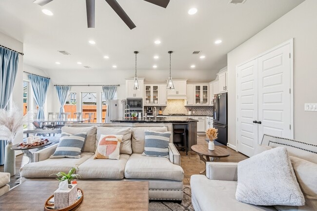 Building Photo - 2106 Stargrass Dr