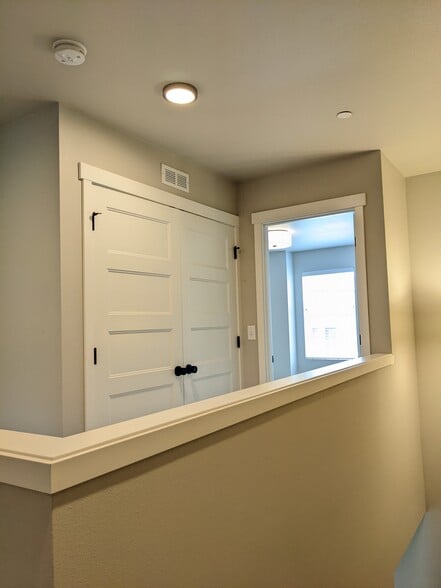 Building Photo - 13717 Admiralty Way