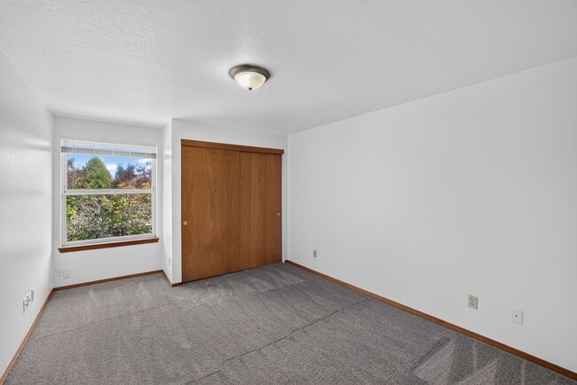 Building Photo - 20463 SW Midline St