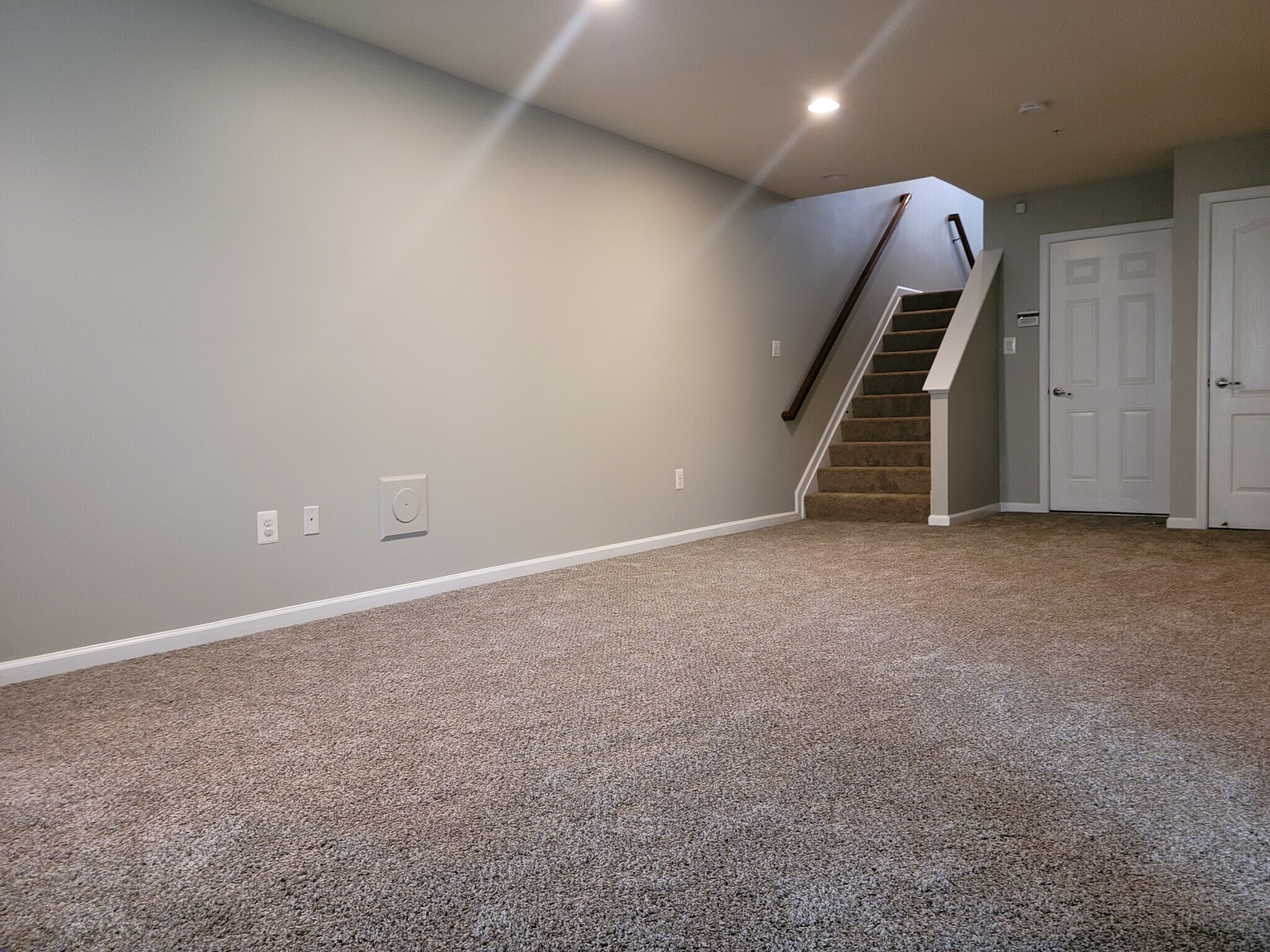 Building Photo - 7152 Hummingbird Dr