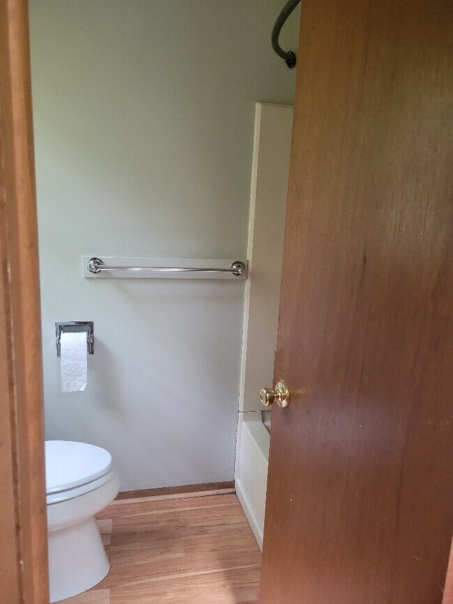 Building Photo - 585 Friendship Dr