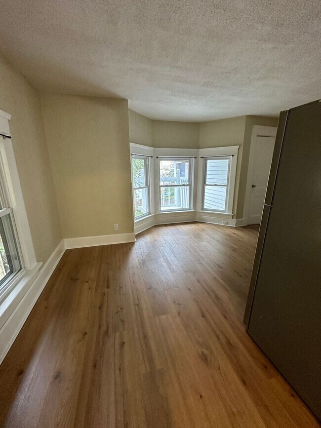 Primary Photo - 732 Park Ave