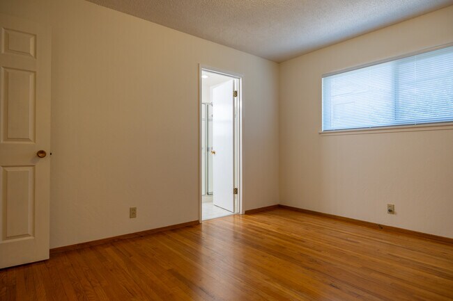 Building Photo - 1416 Petal Way