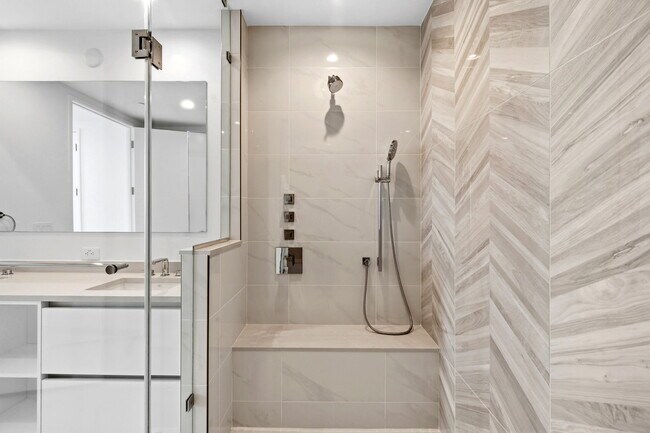 Building Photo - 400 Central Ave