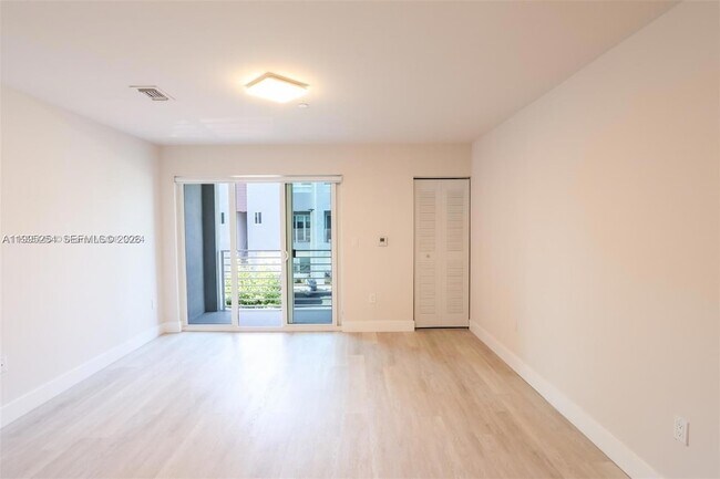 Building Photo - 2555 NE 193rd St