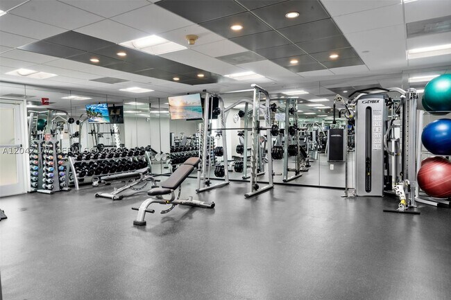 Building Photo - 2645 S Bayshore Dr