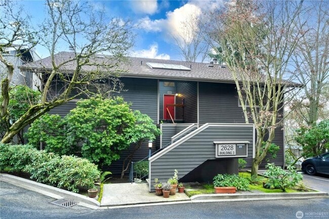 Primary Photo - 3 bedroom in Seattle WA 98109