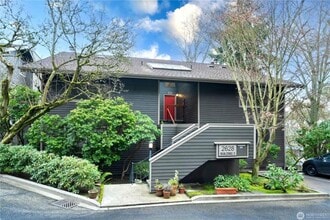 Building Photo - 3 bedroom in Seattle WA 98109
