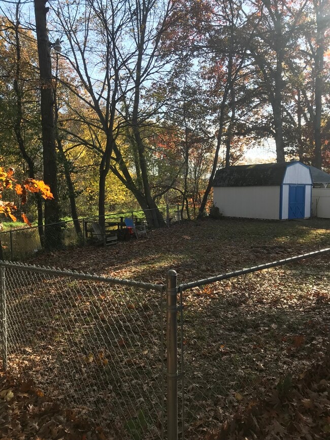 Building Photo - 809 Trumbull Dr