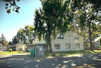 Building Photo - 1628 Leonard Rd