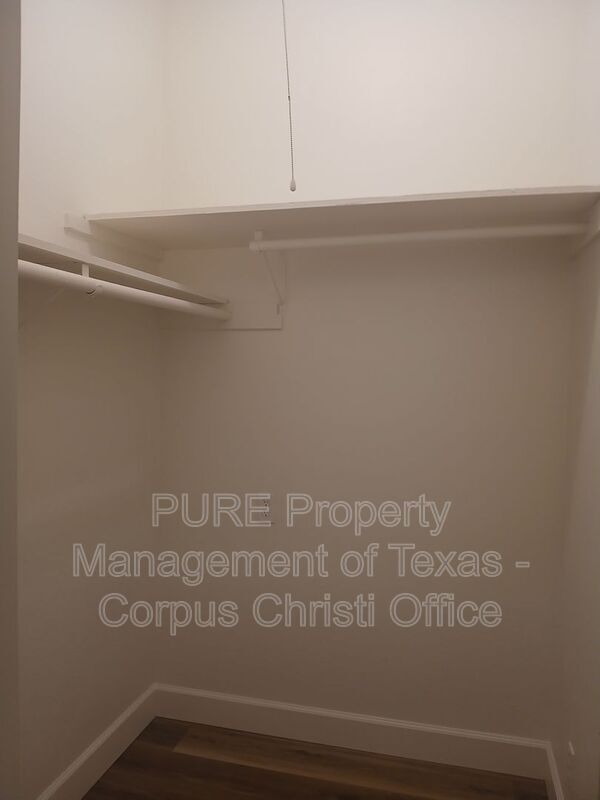 Building Photo - 730 Bradshaw Dr