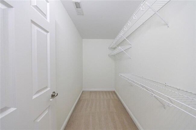 Building Photo - 125 River N Cir